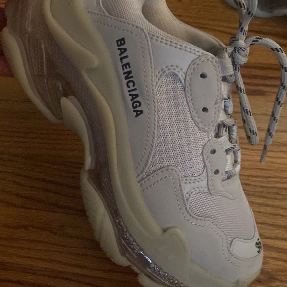 BALENCIAGA
Beige Triple S Sneakers - Picture 4 of 13